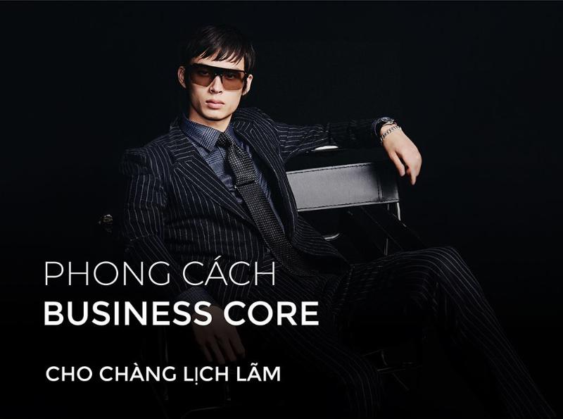Phụ kiện áo sơ mi nam lịch lãm, bao gồm cà vạt, đồng hồ và khăn túi, giúp nâng tầm phong cách phối đồ áo sơ mi nam